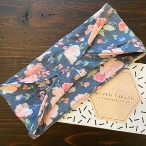 Maven Thread 4” floral headband (brand new!)
